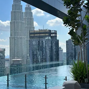 Royce Residences By Romeo 公寓