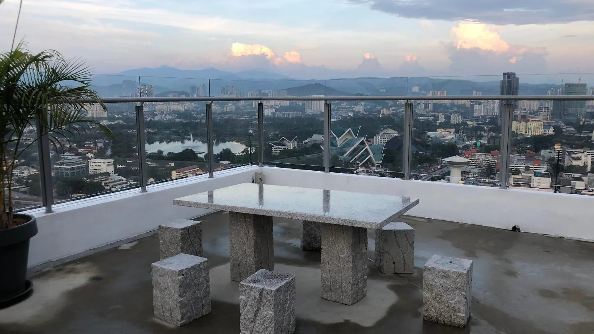 Tr Residence 3R2B Serviced Apt 5-6Pax Hkl,Ijn,Pwtc Kl Kuala Lumpur Apartment